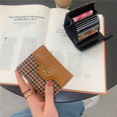 Kis női pénztárca fém díszítéssel