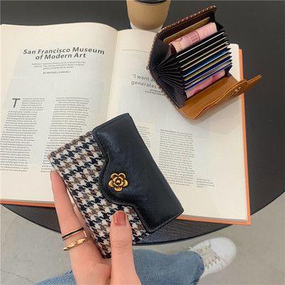 Kis női pénztárca fém díszítéssel