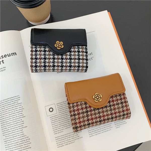 Kis női pénztárca fém díszítéssel