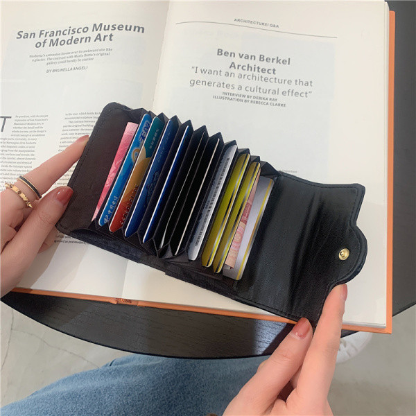 Kis női pénztárca fém díszítéssel