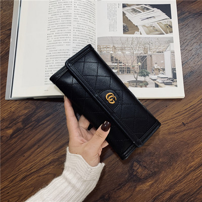 Πορτοφόλι με μεταλλική στερέωση σε μαύρο χρώμα