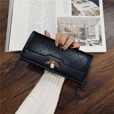 Πορτοφόλι με μεταλλική στερέωση σε μαύρο χρώμα