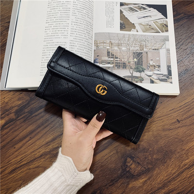 Πορτοφόλι με μεταλλική στερέωση σε μαύρο χρώμα