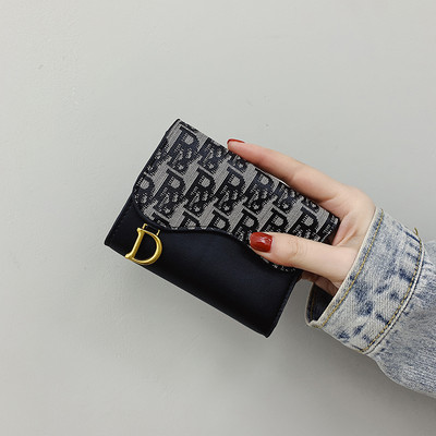 Novi model torbice sa metalnim ukrasom