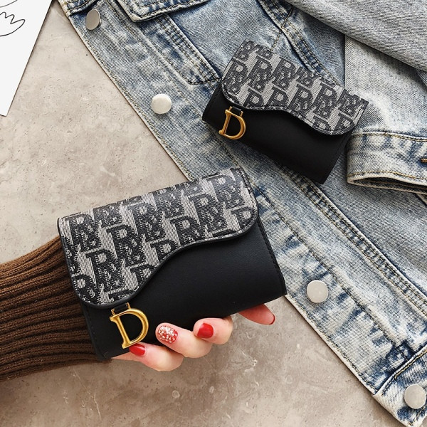 Novi model torbice sa metalnim ukrasom