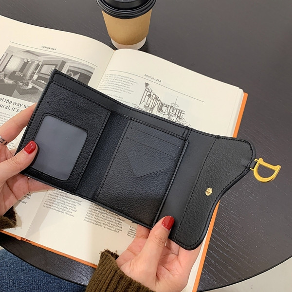 Novi model torbice sa metalnim ukrasom