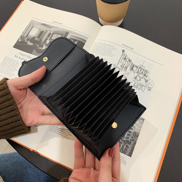 Novi model torbice sa metalnim ukrasom