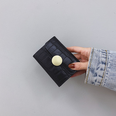 Kis bőr pénztárca fém csattal