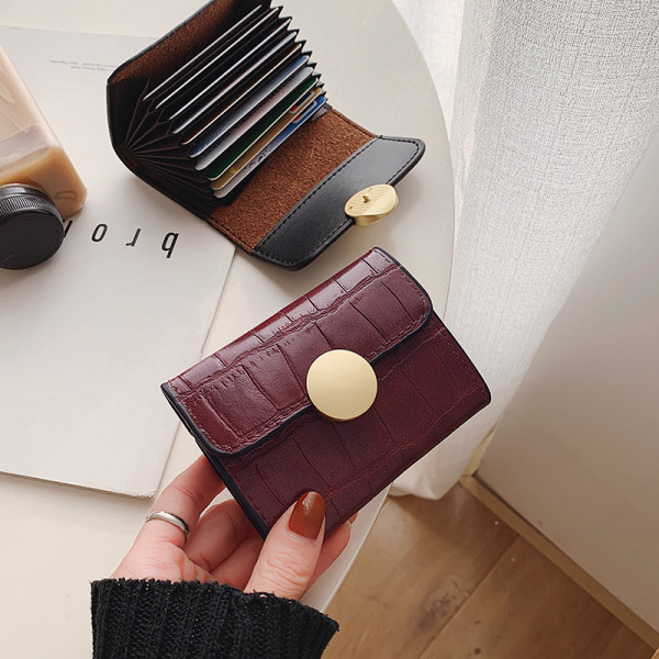 Kis bőr pénztárca fém csattal