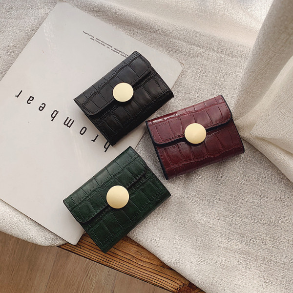 Kis bőr pénztárca fém csattal