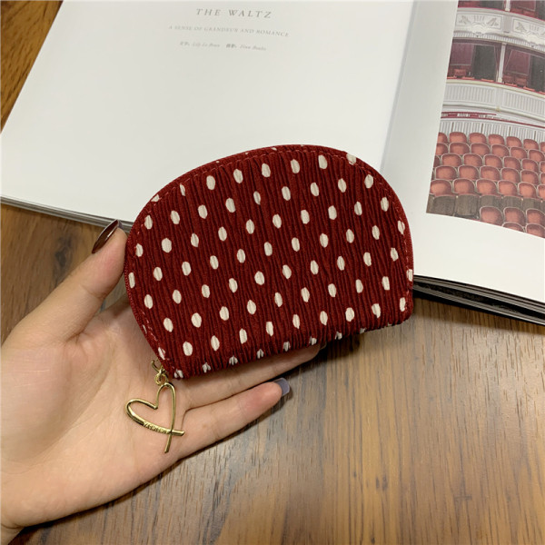 Női pénztárca fém medállal és cipzárral