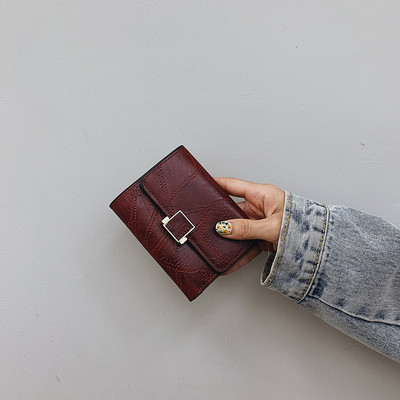 Γυναικείο μικρό έκο δερμάτινο πορτοφόλι με μεταλλική στερέωση