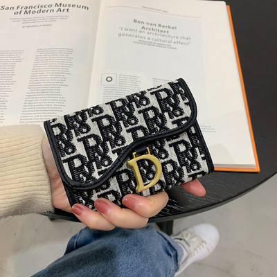 Γυναικεία υφασμάτινη τσάντα με μεταλλική διακόσμηση