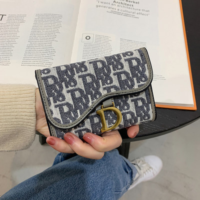 Γυναικεία υφασμάτινη τσάντα με μεταλλική διακόσμηση