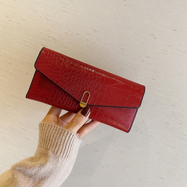 Дамски кожен портфейл с метално  закопчаване