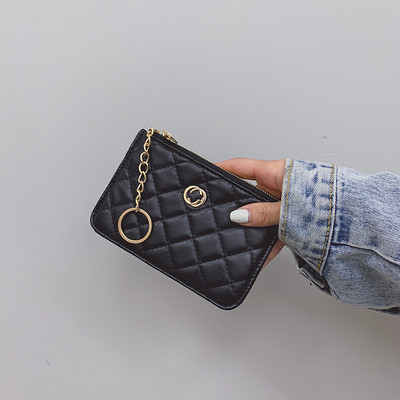 Női bőr pénztárca medállal és cipzárral