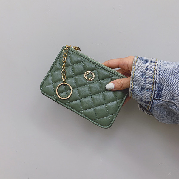 Női bőr pénztárca medállal és cipzárral