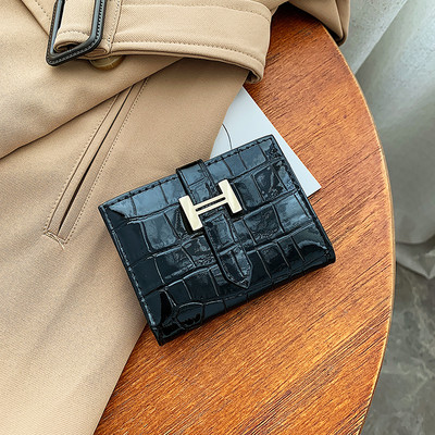 Novi model ženskog kožnog novčanika sa metalnim elementom