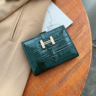 Novi model ženskog kožnog novčanika sa metalnim elementom