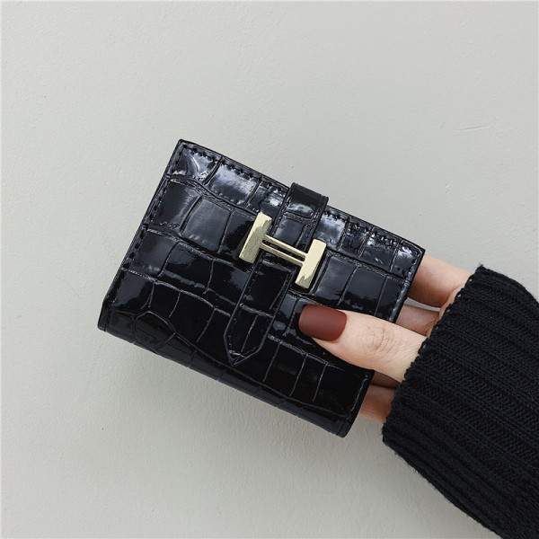 Novi model ženskog kožnog novčanika sa metalnim elementom