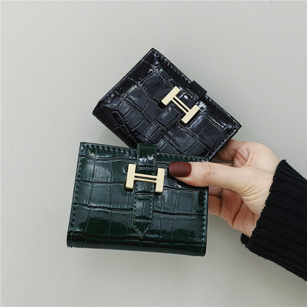 Novi model ženskog kožnog novčanika sa metalnim elementom