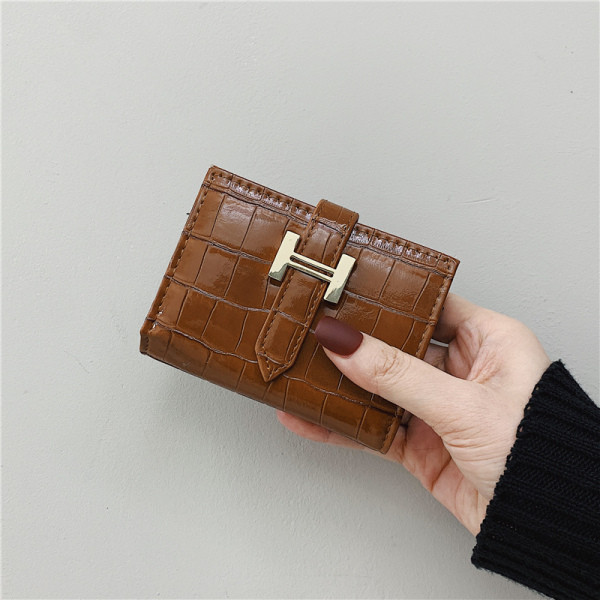 Novi model ženskog kožnog novčanika sa metalnim elementom