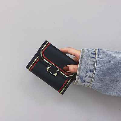 Kis női pénztárca csattal