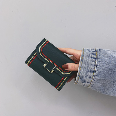 Kis női pénztárca csattal