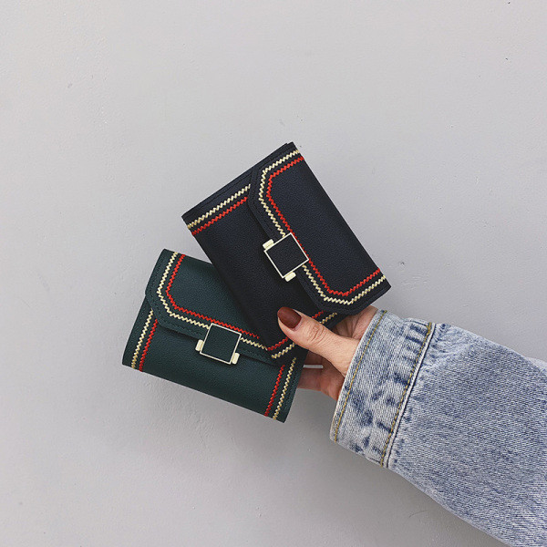 Kis női pénztárca csattal