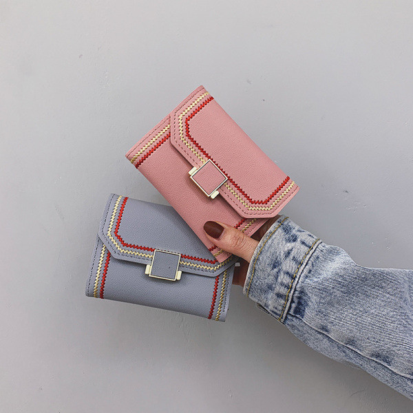 Kis női pénztárca csattal