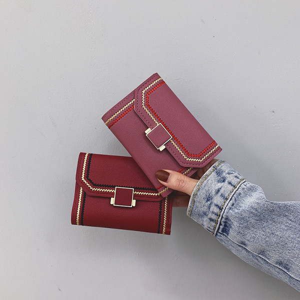 Kis női pénztárca csattal