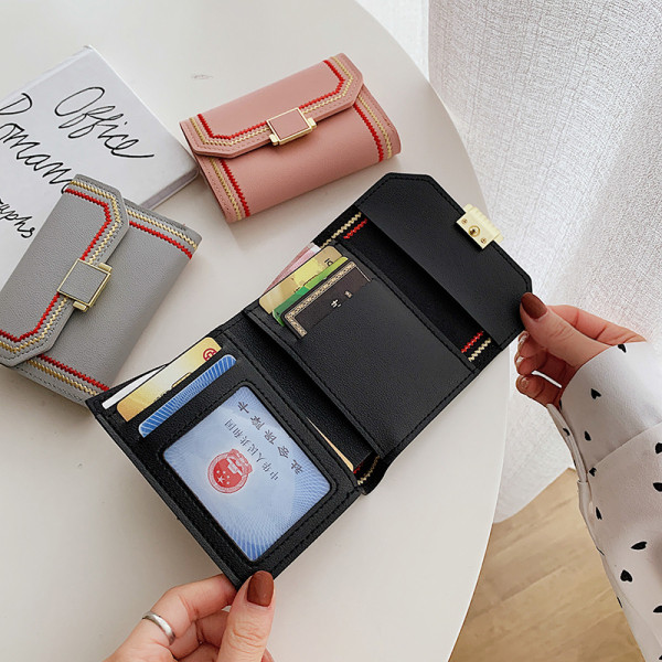 Kis női pénztárca csattal