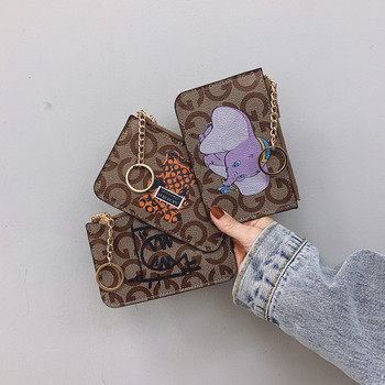 Дамски портфейл с метална верижка и цип в кафяв цвят
