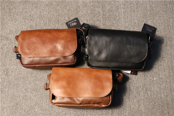 Geanta barbateasca din piele cu maner lung pentru umar