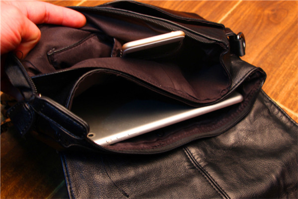 Нов модел мъжка чанта от еко кожа 