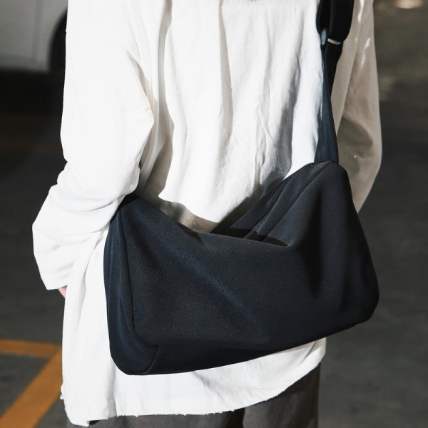 Juodos spalvos vyriška rankinė su ilga rankena