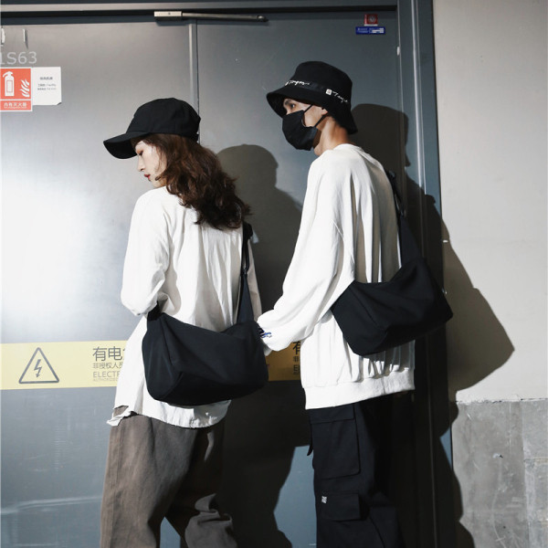 Juodos spalvos vyriška rankinė su ilga rankena