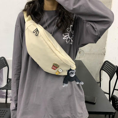 Alkalmi férfi textil táska cipzárral és 3D elemmel