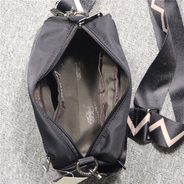 Moodne musta värvi meestekott