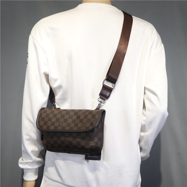 Актуална мъжка чанта с дълга дръжка в черен цвят 