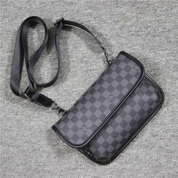 Актуална мъжка чанта с дълга дръжка в черен цвят 