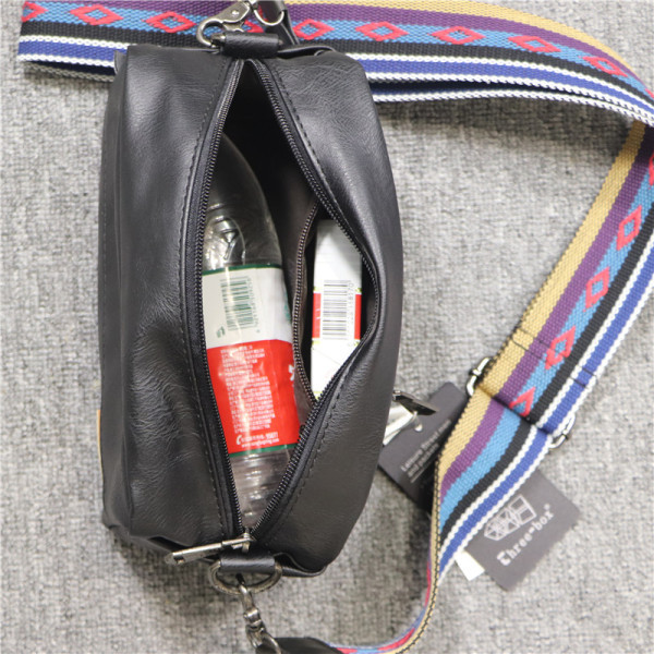 Új modell férfi táska fekete színben, hosszú füllel