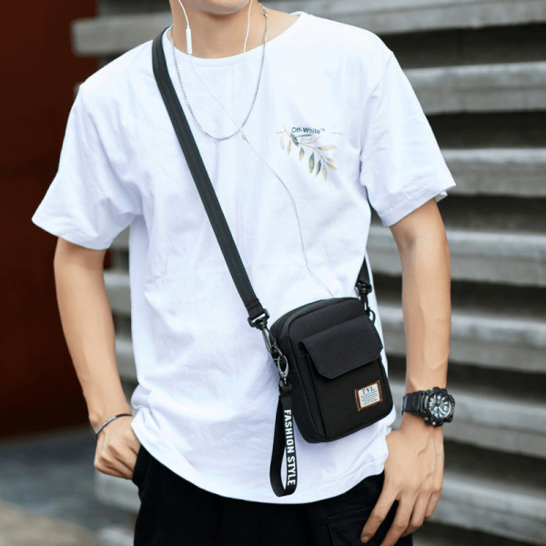 Férfi táska hosszú füllel és elülső zsebbel