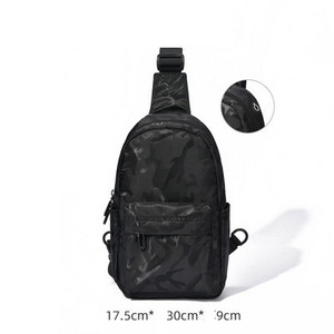 Új modell férfi válltáska fekete színben