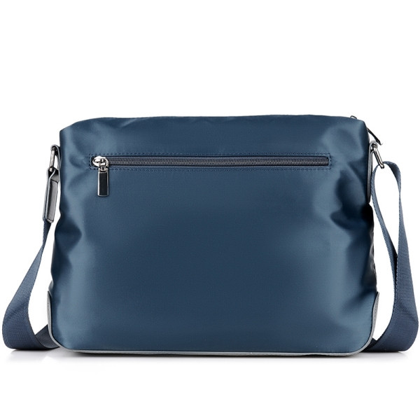 Ежедневна мъжка текстилна чанта в син и черен цвят 