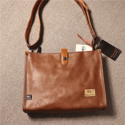 Férfi retró stílusú bőr táska csattal