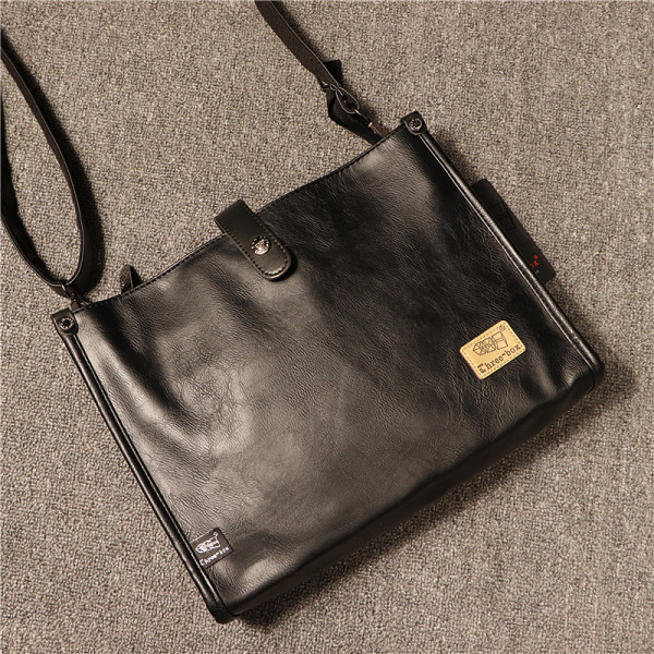 Férfi retró stílusú bőr táska csattal