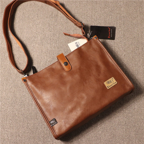 Férfi retró stílusú bőr táska csattal