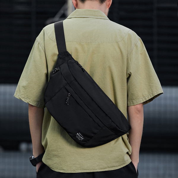 Új modell cipzáras férfi táska fekete színben