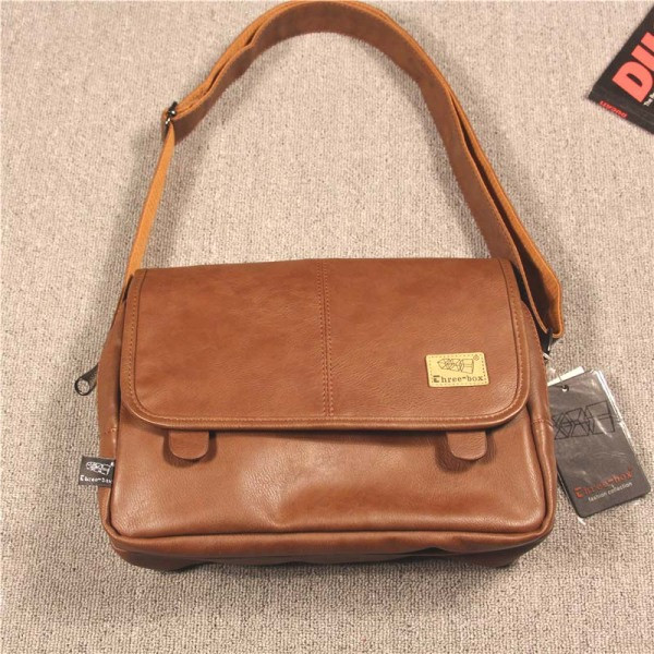 Kis uniszex bőr válltáska